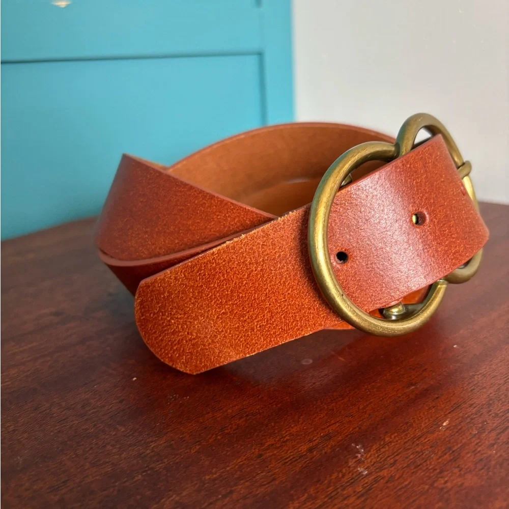 Brown Leather Belt with Brass Buckle Size Medium - Picture 2 of 4